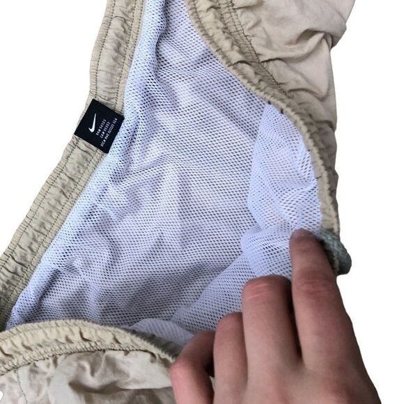 Vintage Nike Shorts XL Brown Cargo Shorts With Mesh Lining - Picture 9 of 10